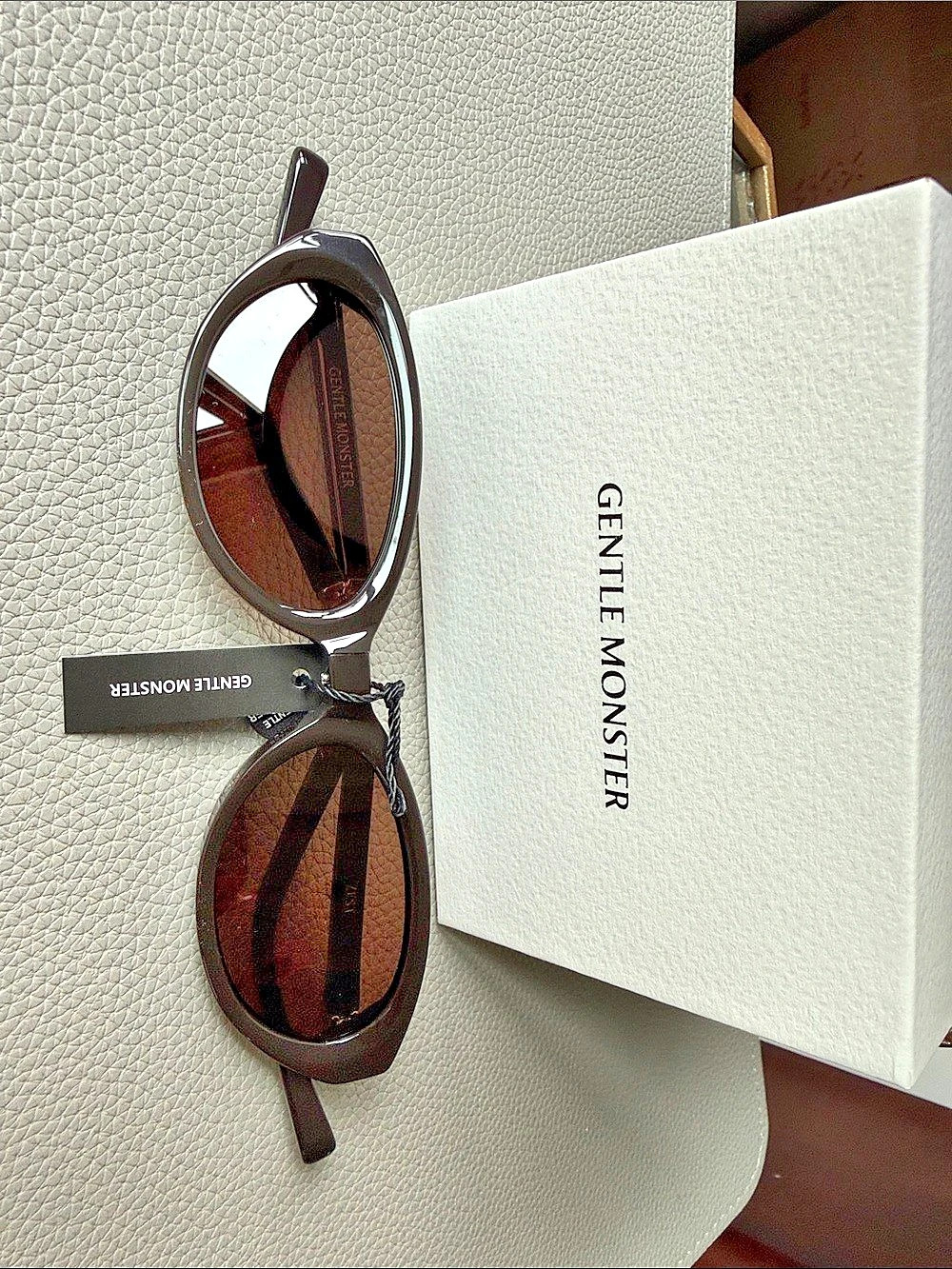 Gentle Monster zest Oval Sunglasses in Black & Brown